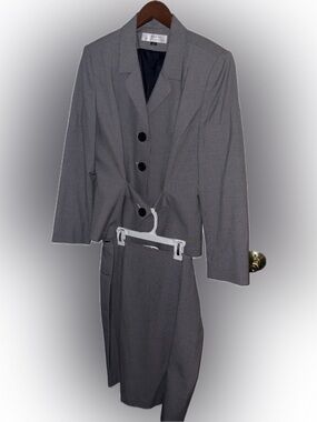 Tahari Arthur S. Levine Gray Skirt Suit Set Size 12 Notch Lapel Lined